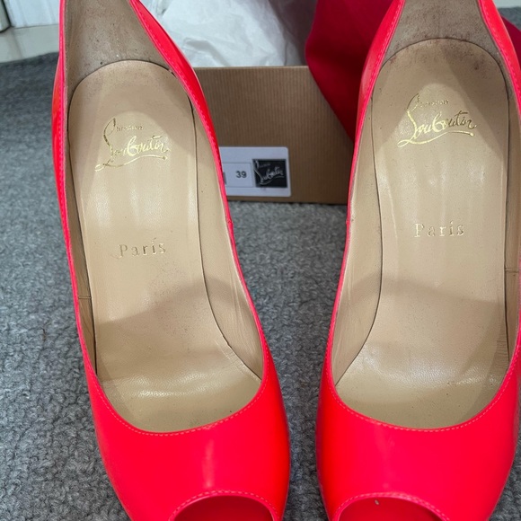 Women’s Louboutin perfect used condition! - Picture 5 of 7
